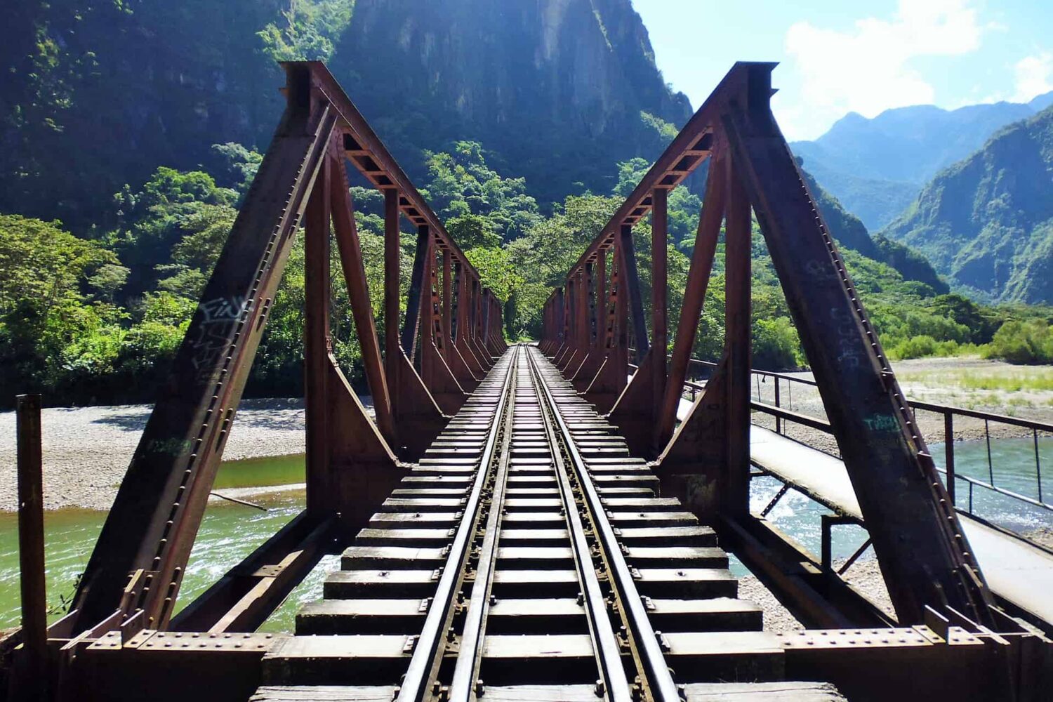 train bridge to machu picchu